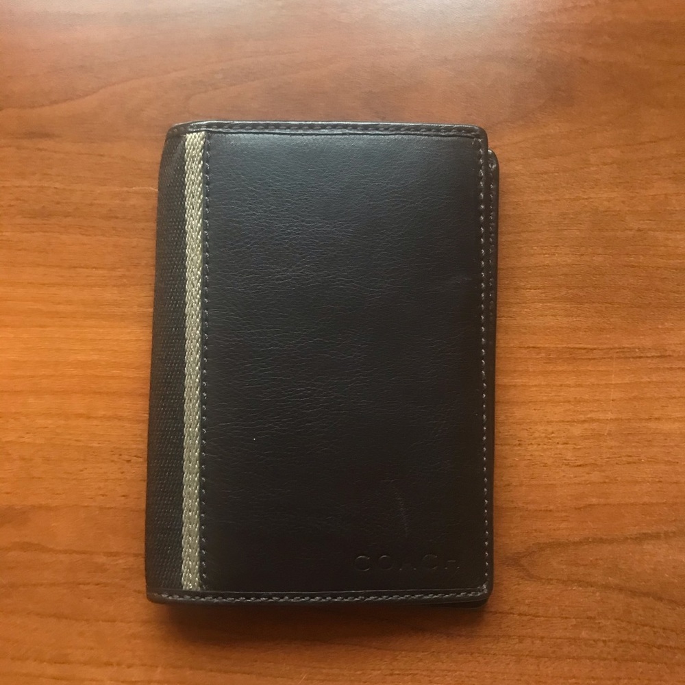 Authentic coach men’s passport holder!